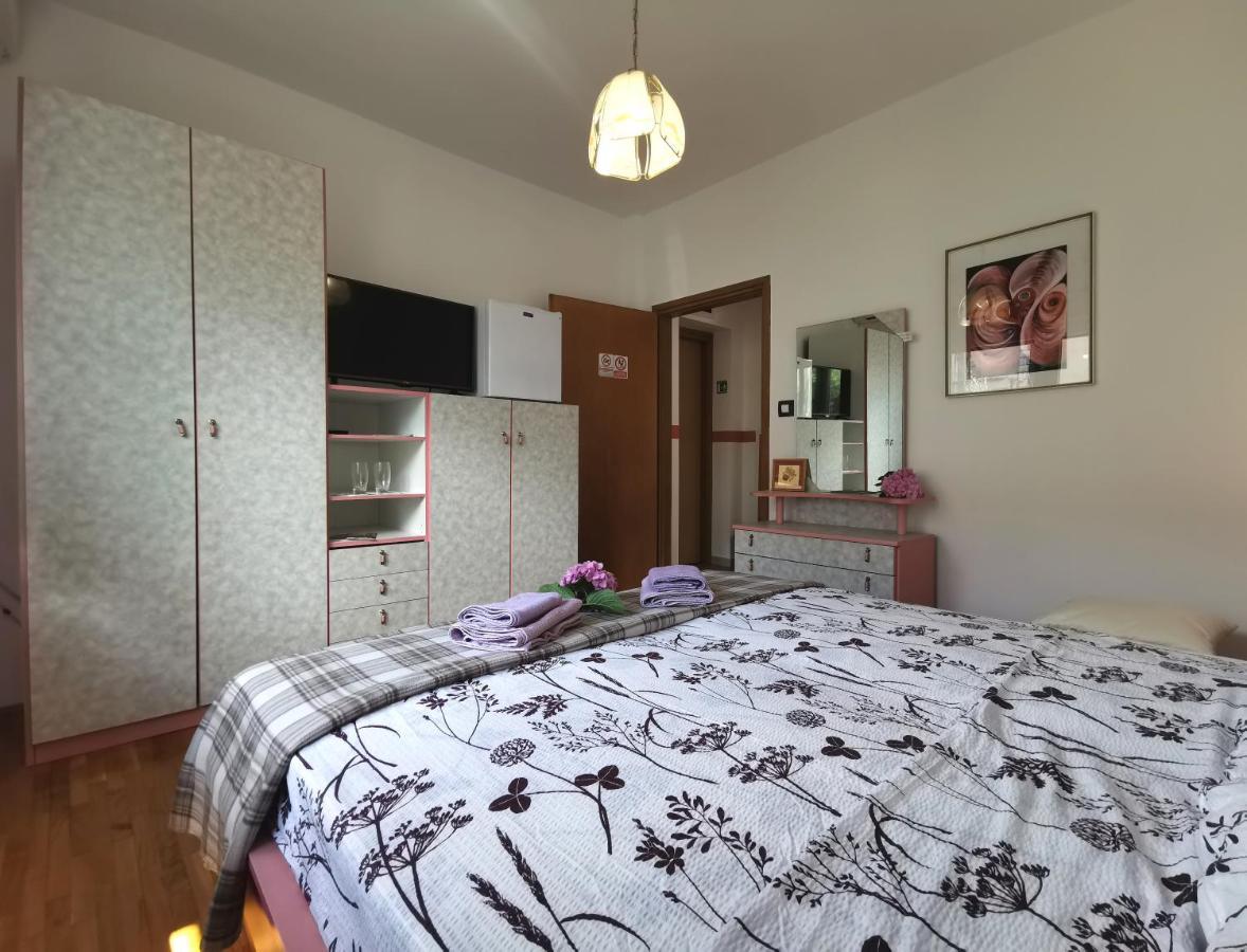 App & Room Le Palme Умаг Екстериор снимка